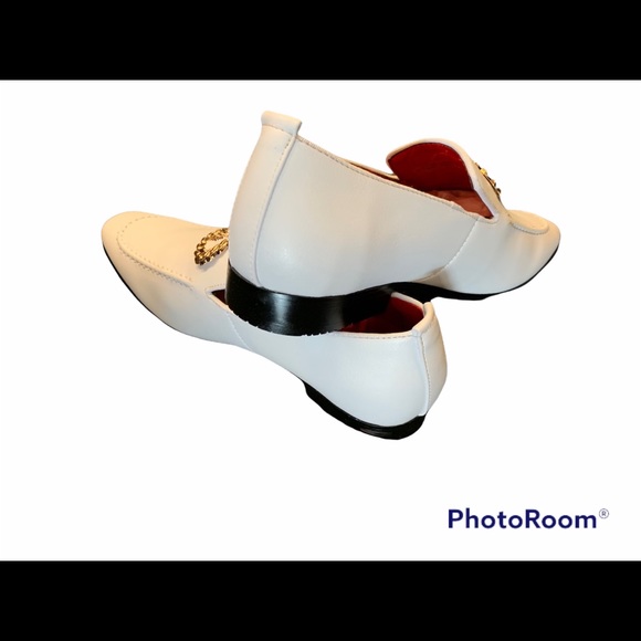 White slip on smoker shoe with gold medallion - Picture 2 of 3